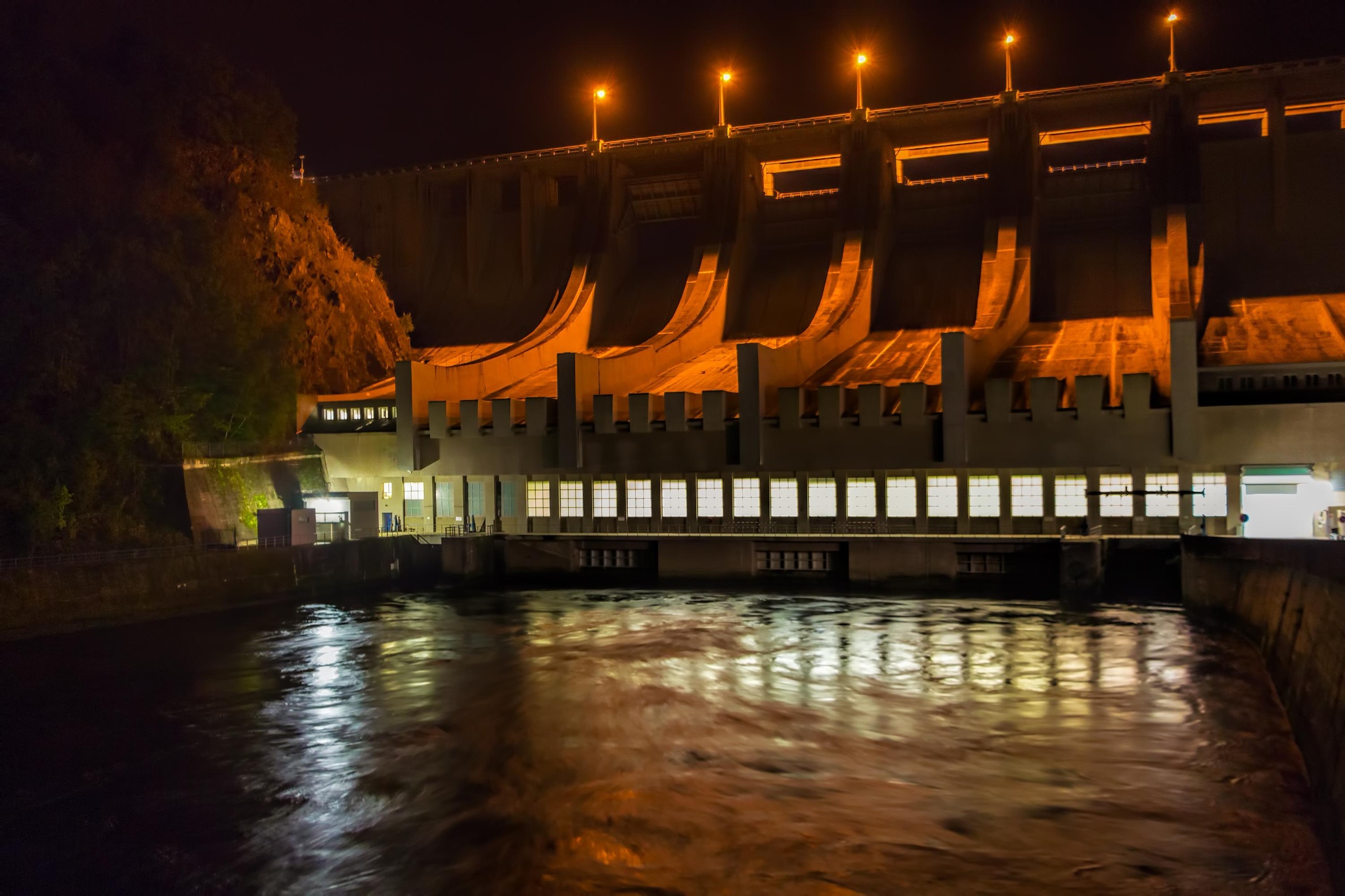 A dam.jpg