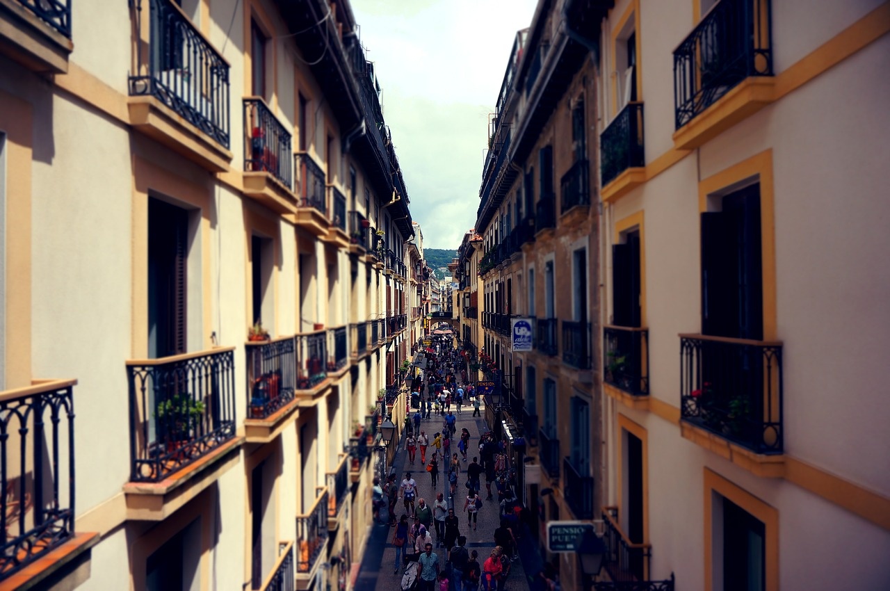 alley-401540_1280.jpg