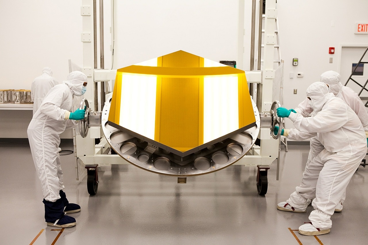 space-telescope-561370_1280.jpg