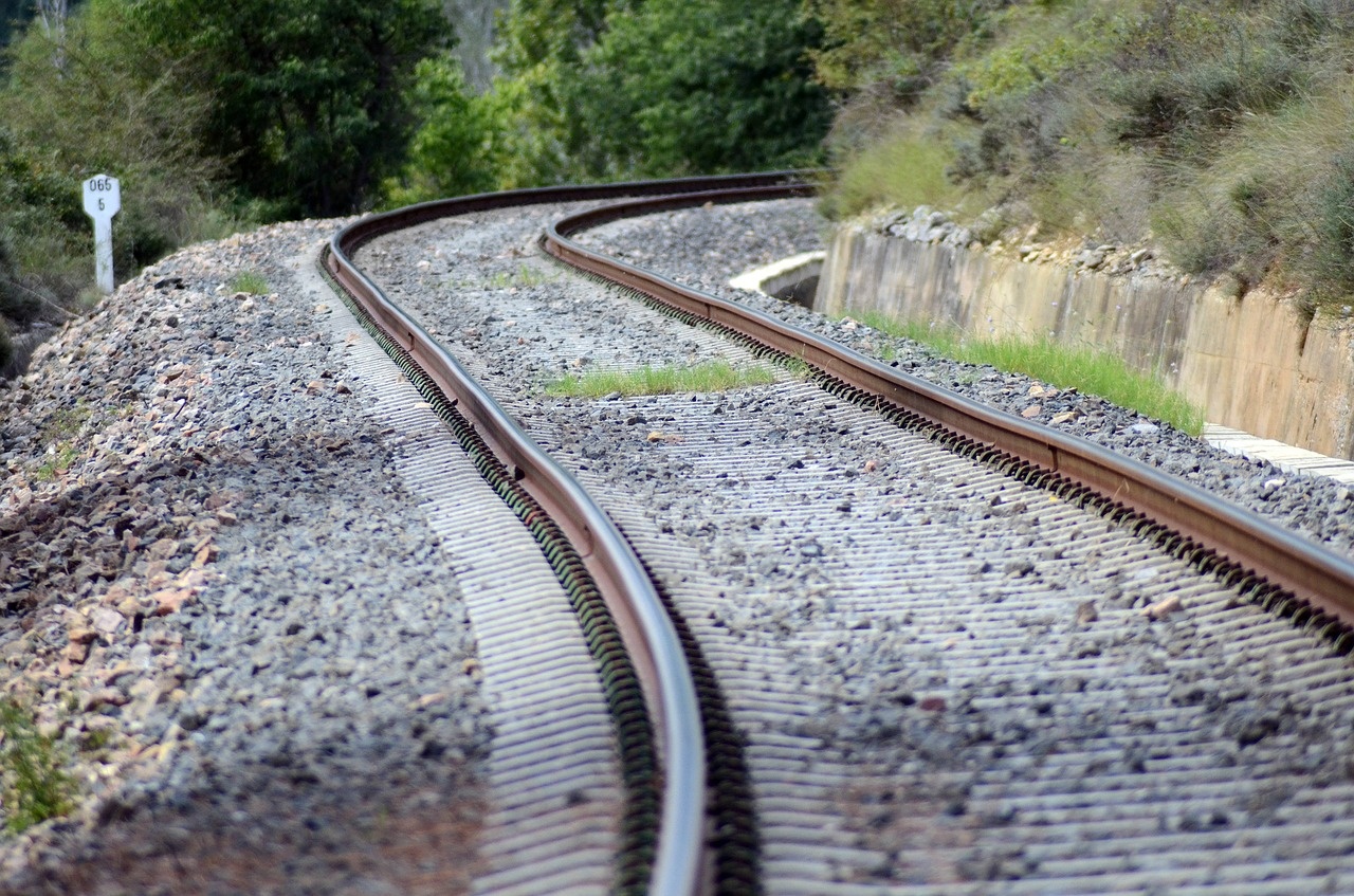 train-445392_1280.jpg