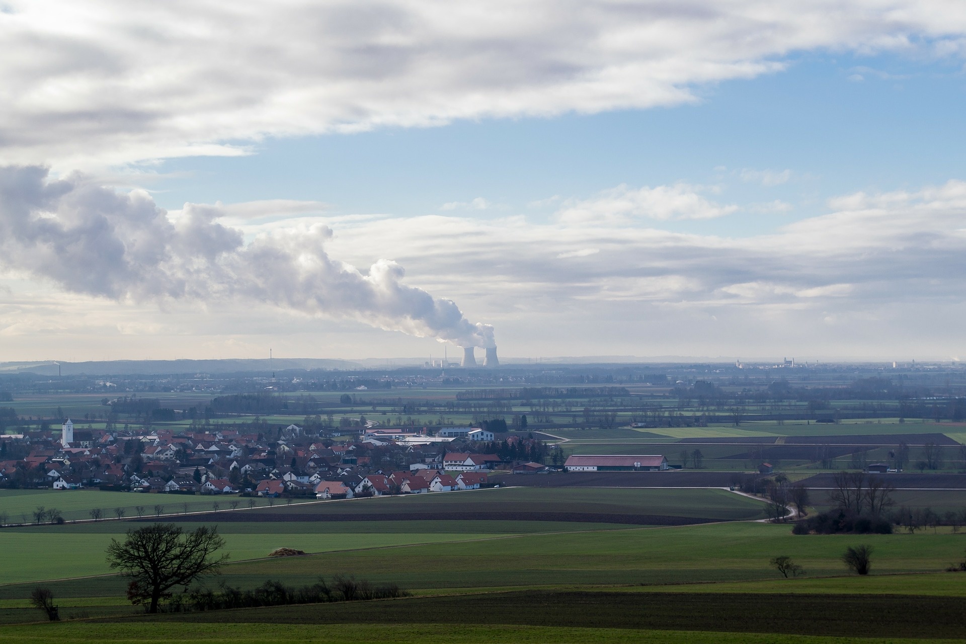 nuclear-power-plant-73349_1920.jpg