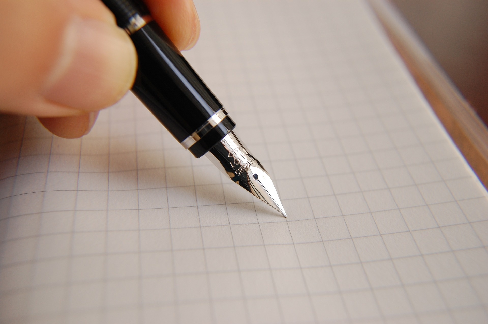 fountain-pen-1053697_1920.jpg