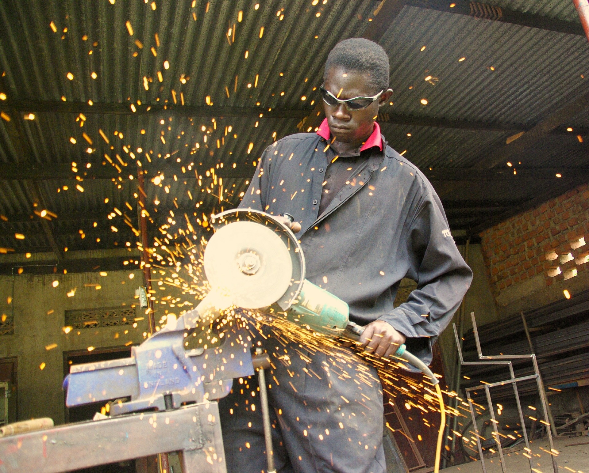 angle-grinder-429757_1920.jpg