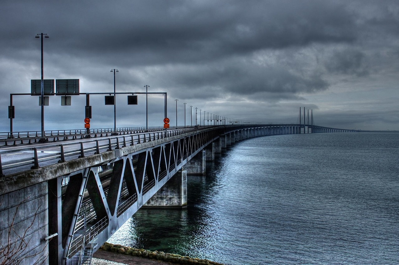 the-oresund-bridge-753625_1280.jpg
