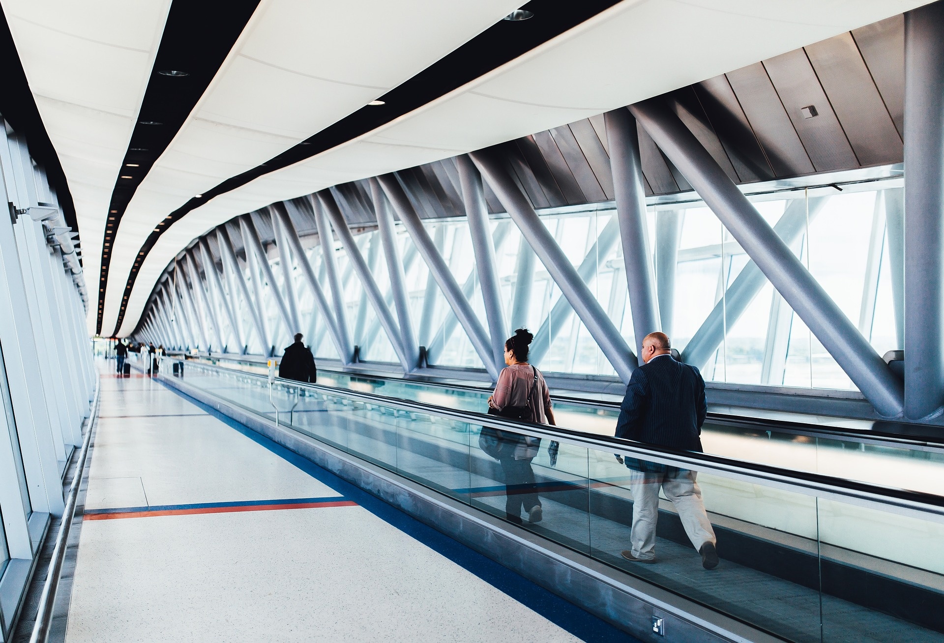 airport-925093_1920.jpg