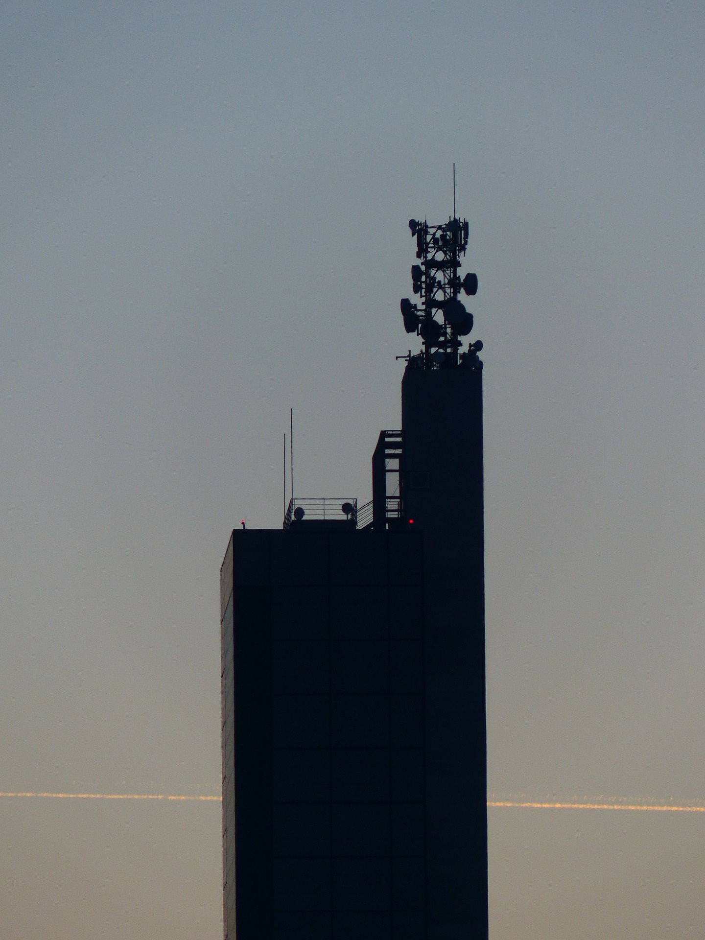 grain-silo-95260_1920.jpg