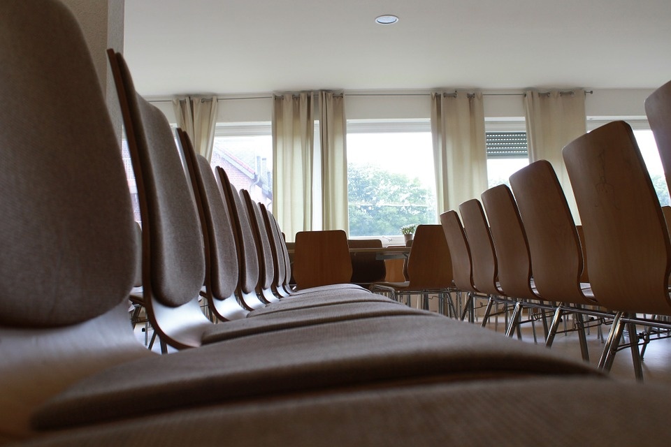 chairs-380318_960_720.jpg