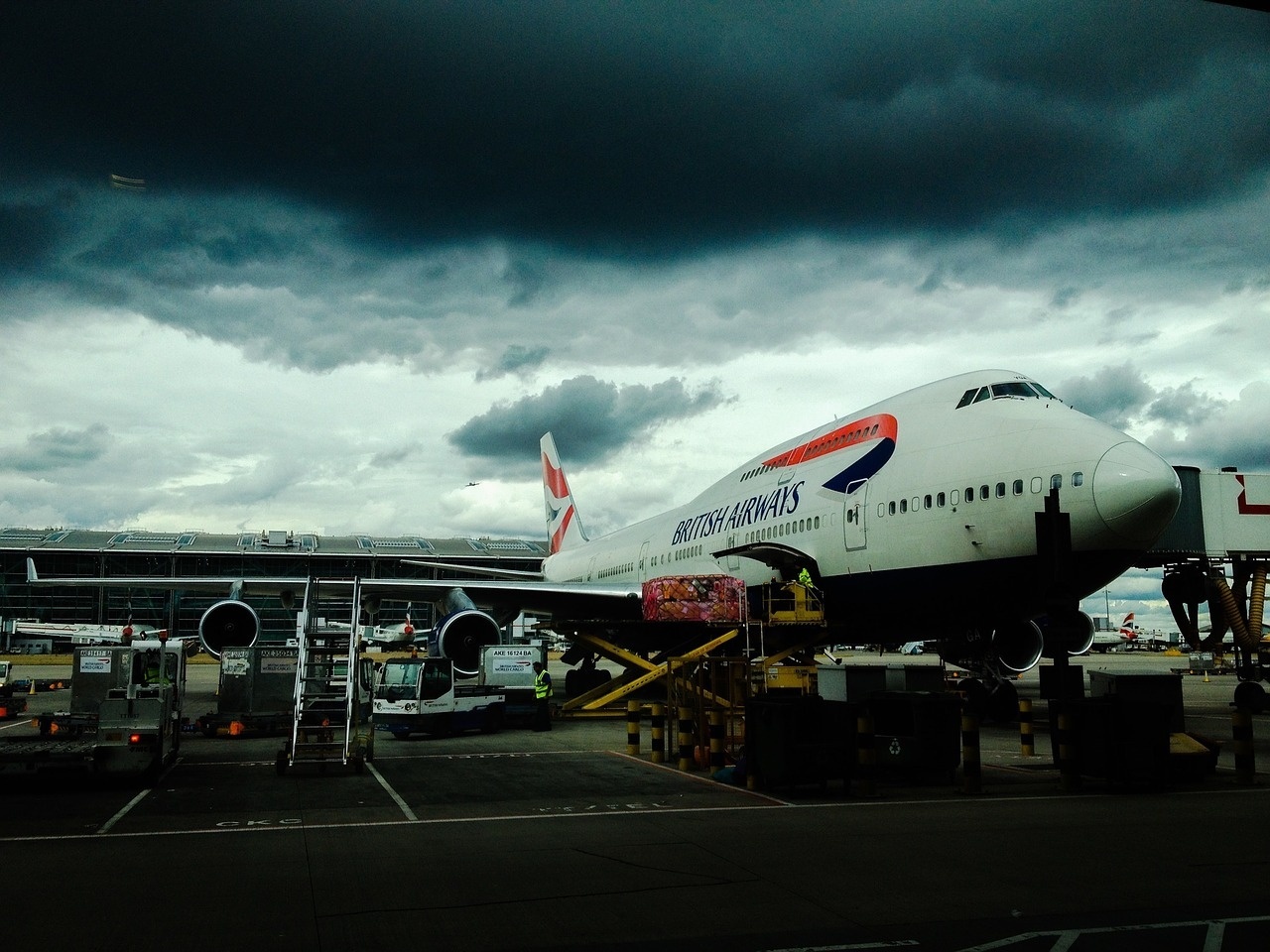 airplane-691949_1280.jpg