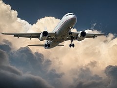 aircraft-537963__180.jpg