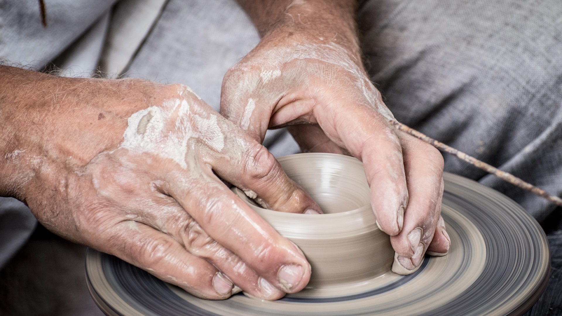 hands-1139098_1920.jpg