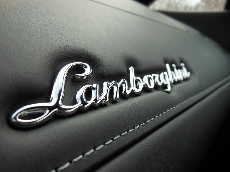 lamborghini-1104870_960_720.jpg