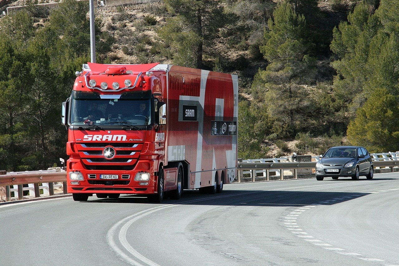 camion-1402735_1280.jpg