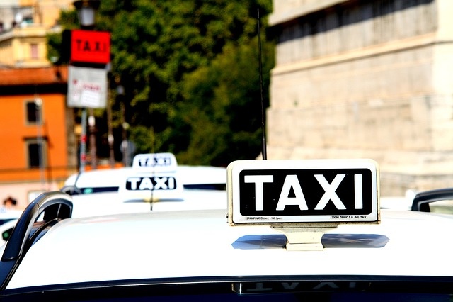 taxi-1184799_640.jpg