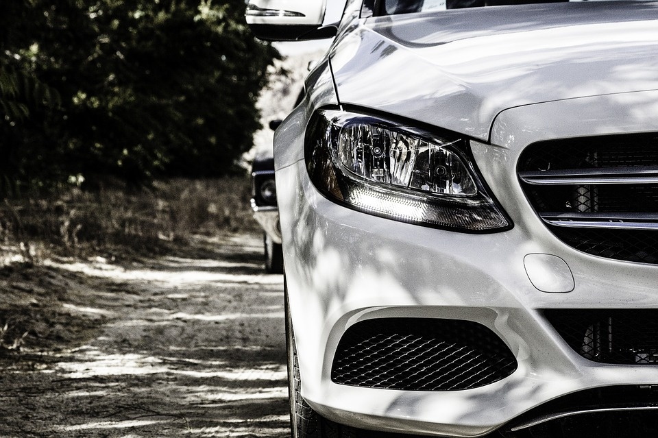 mercedes-841465_960_720.jpg