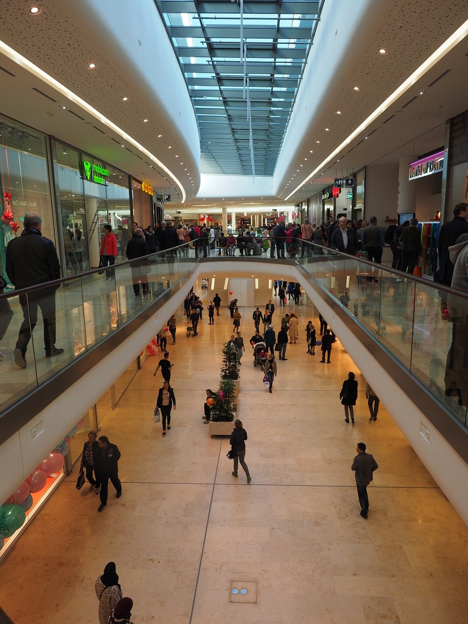 shopping-centre-1061648_1280.jpg