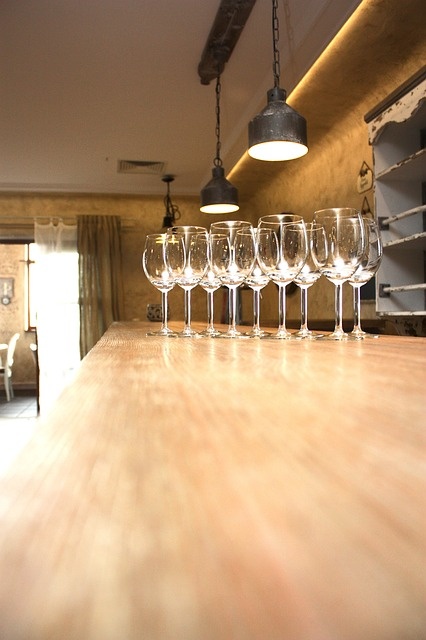 bar-143316_640.jpg