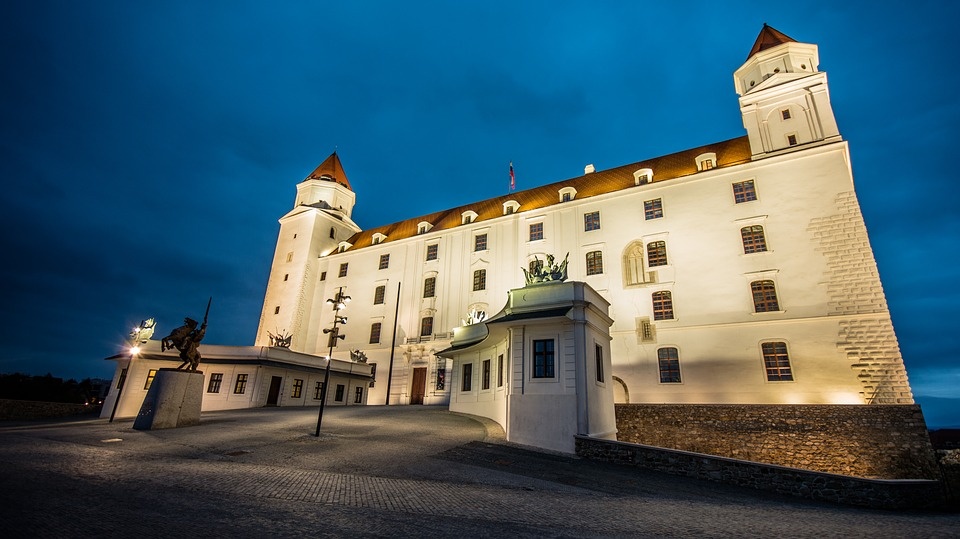 bratislava-1324684_960_720.jpg