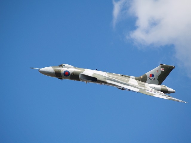 bomber-429993_640.jpg
