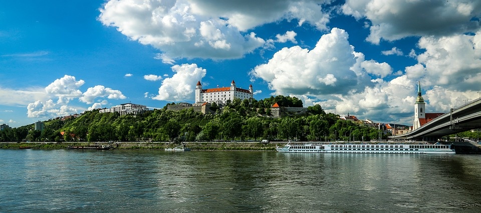 bratislava-1768975_960_720.jpg