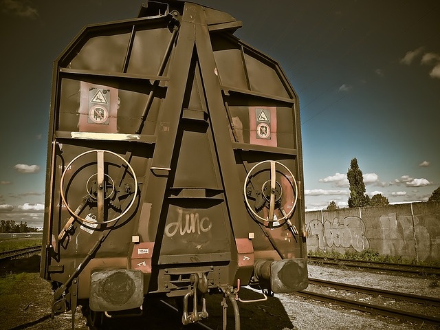 goods-wagons-1152249_640.jpg