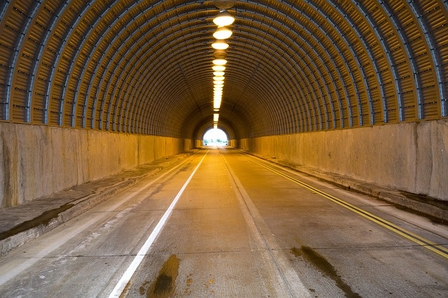 tunnel-1876487_640.jpg