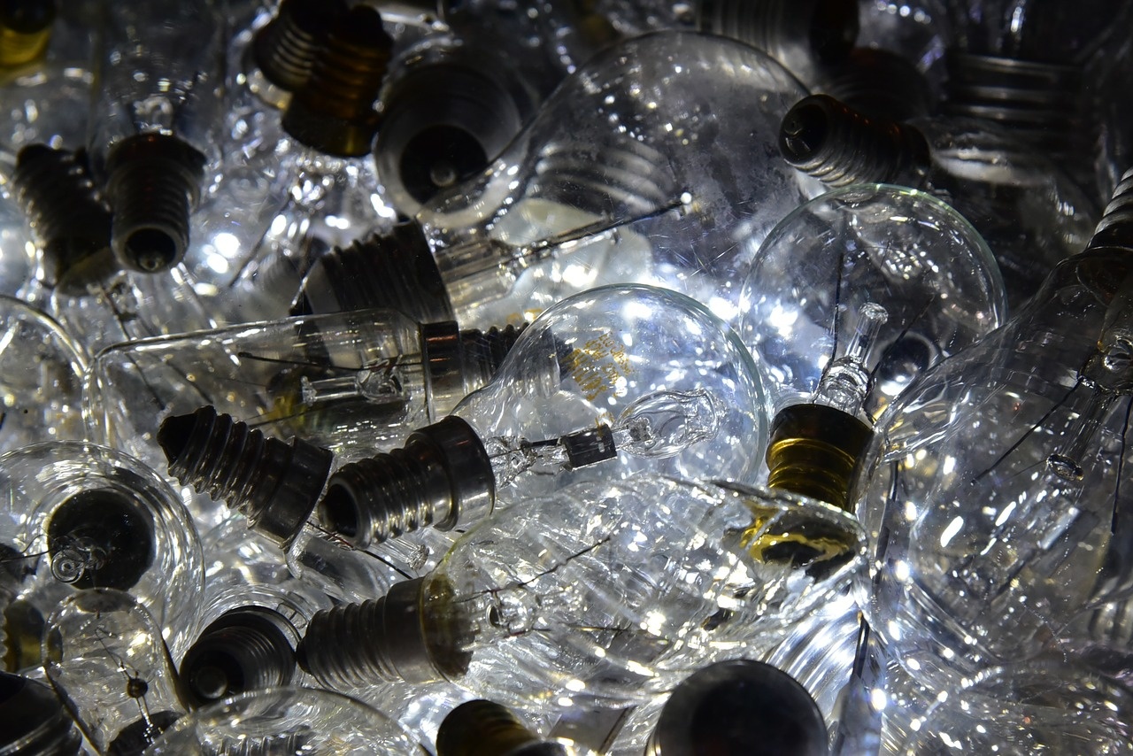 light-bulbs-1943396_1280.jpg
