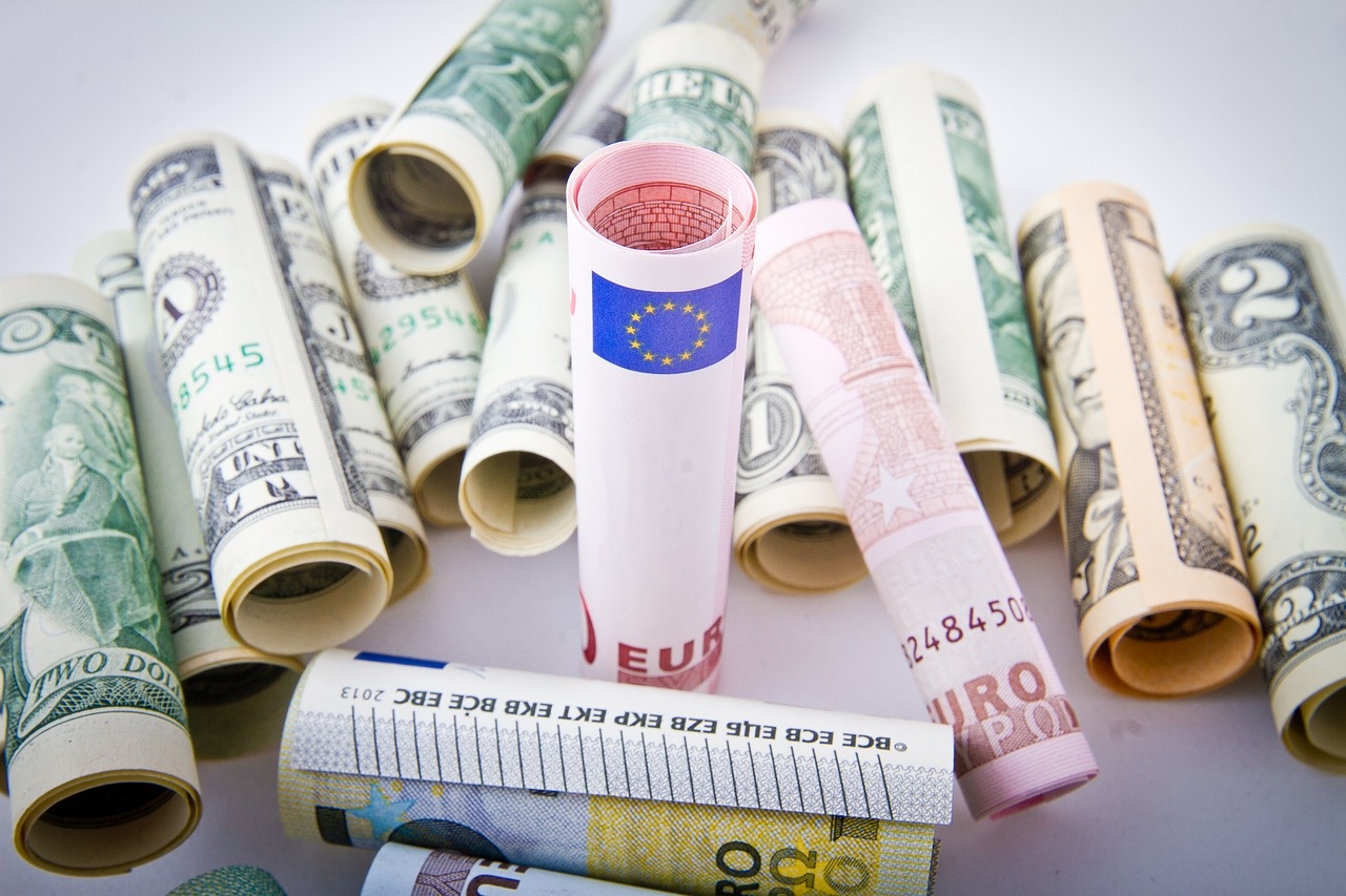 dollar-1974710_1280.jpg