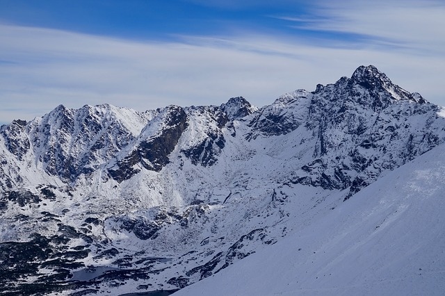 mountains-1089863_640.jpg