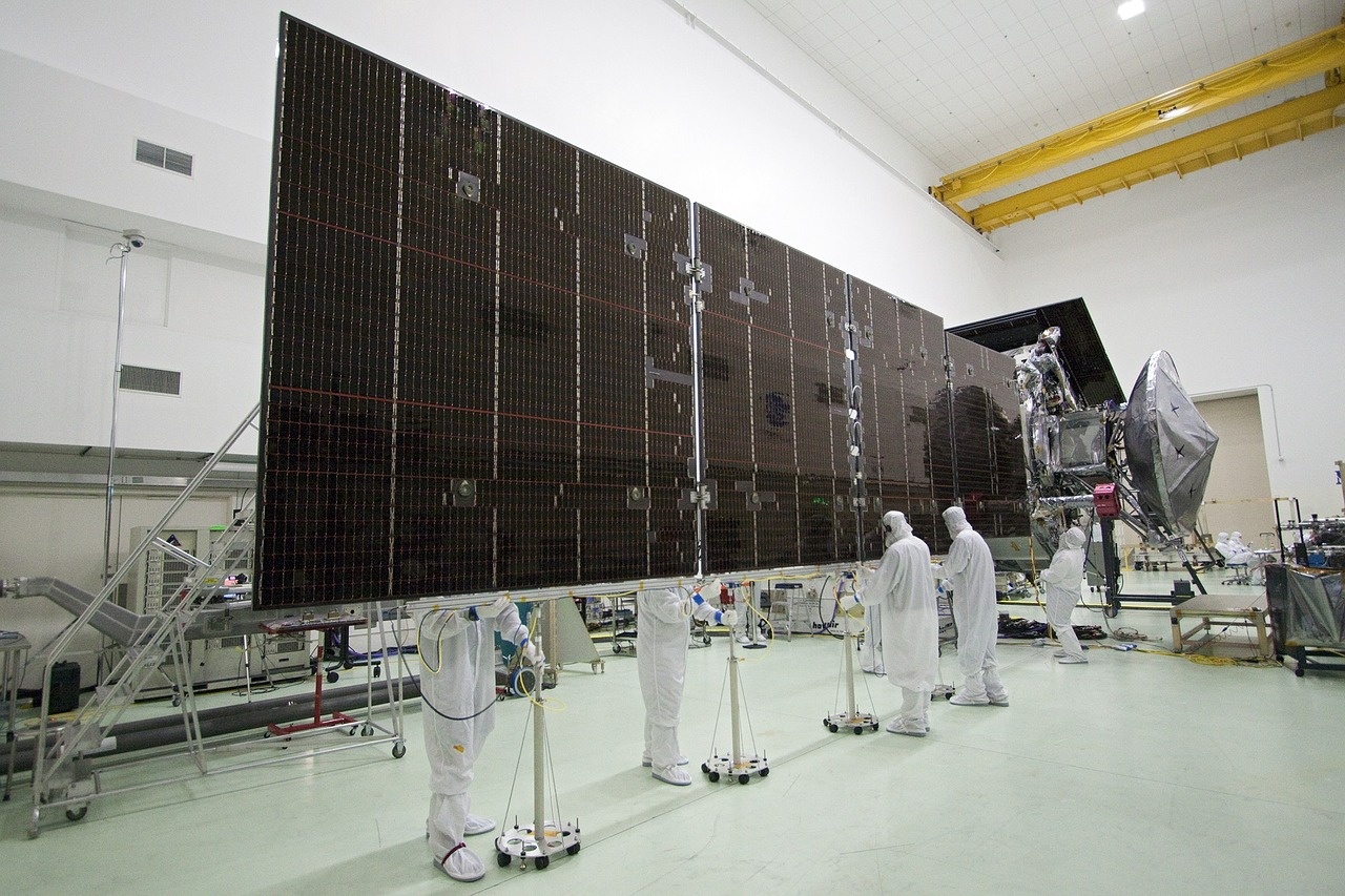 solar-panels-2019323_1280.jpg