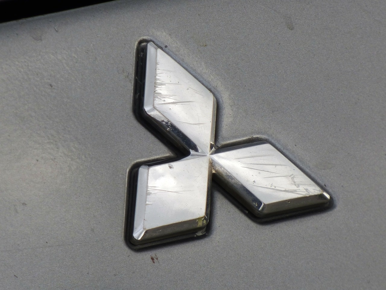 mitsubishi-333635_1280.jpg