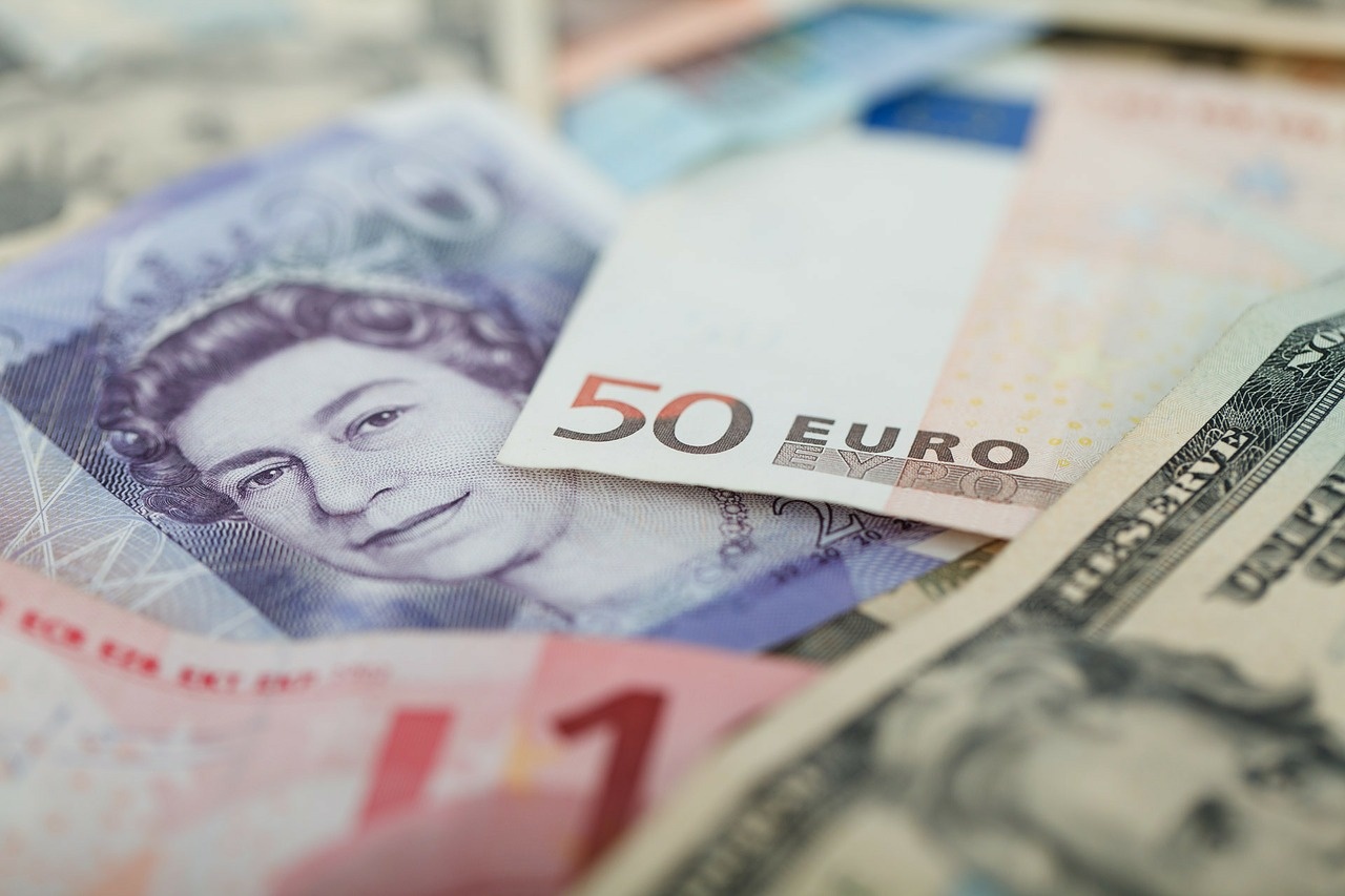 currencies-69522_1280.jpg