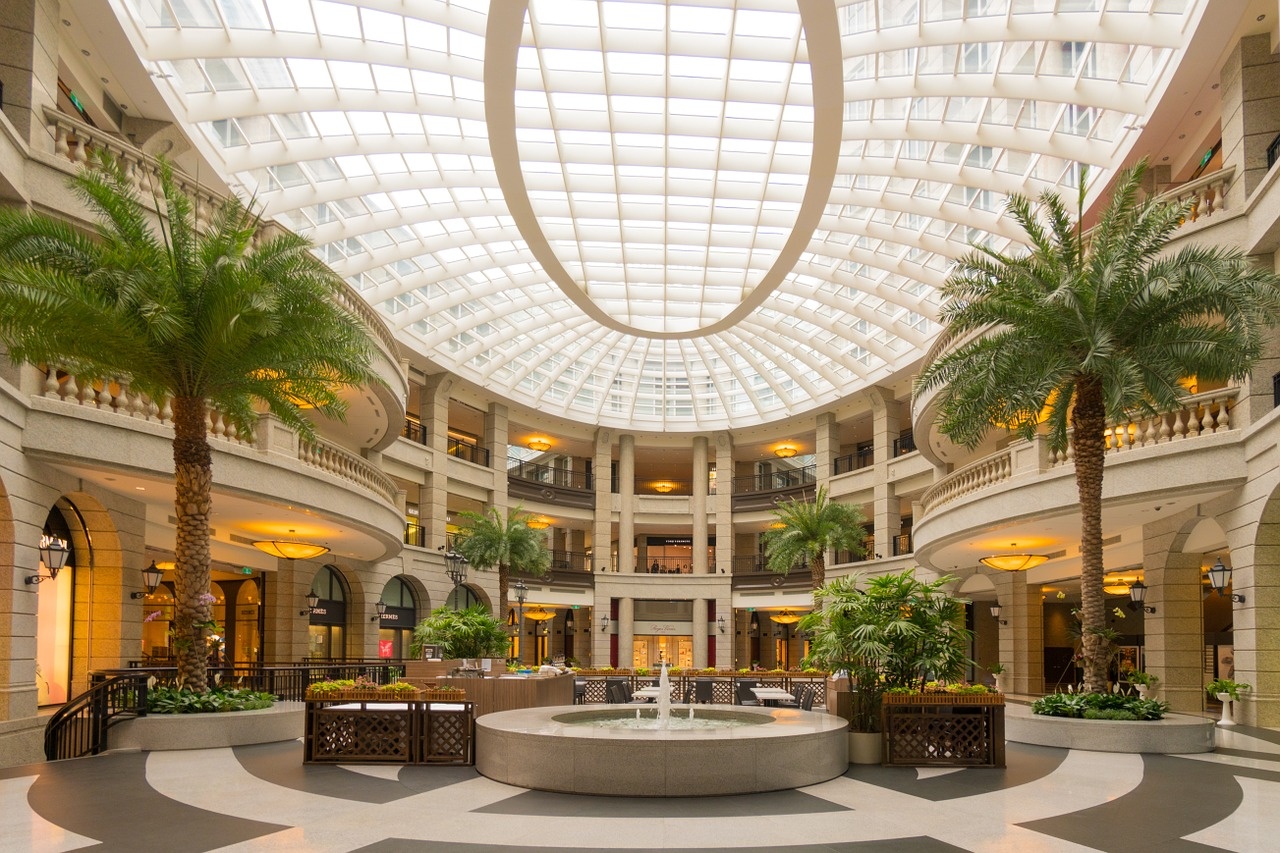 shopping-mall-1416500_1280.jpg