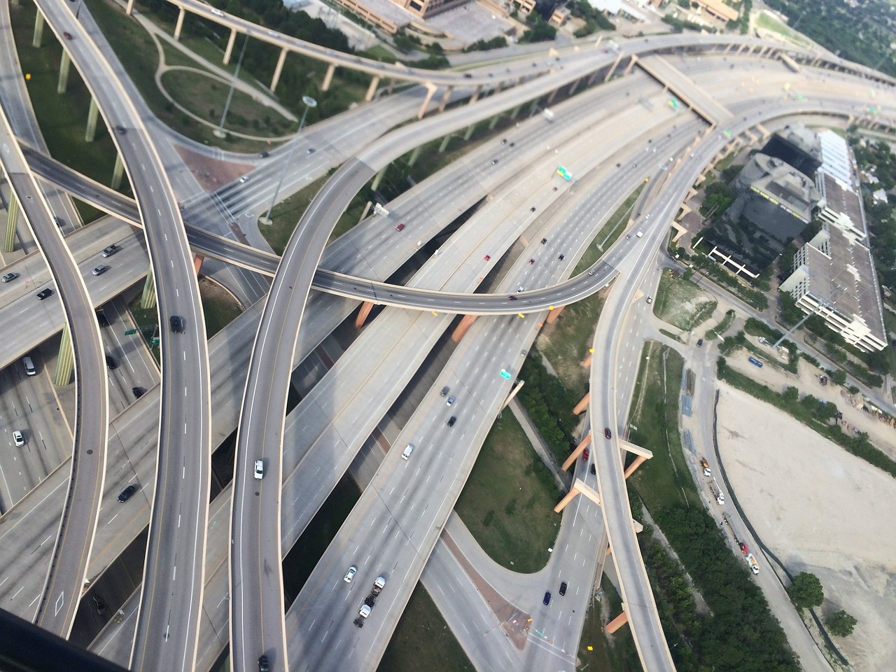 roads-1733098_1280.jpg