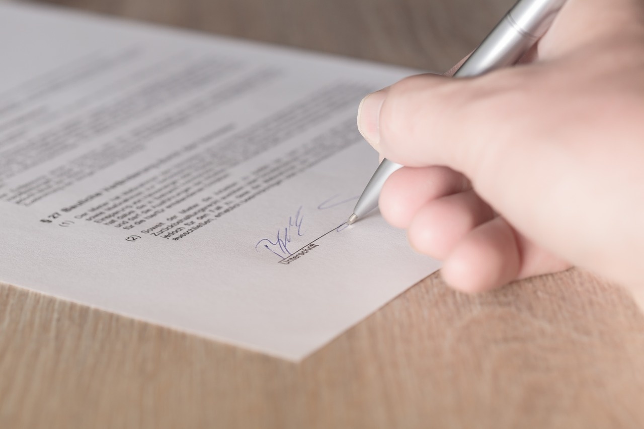 contract-1464917_1280.jpg