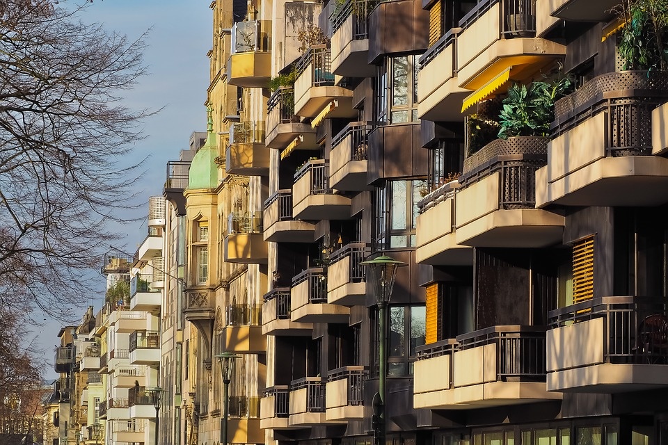 HOUSING2.jpg