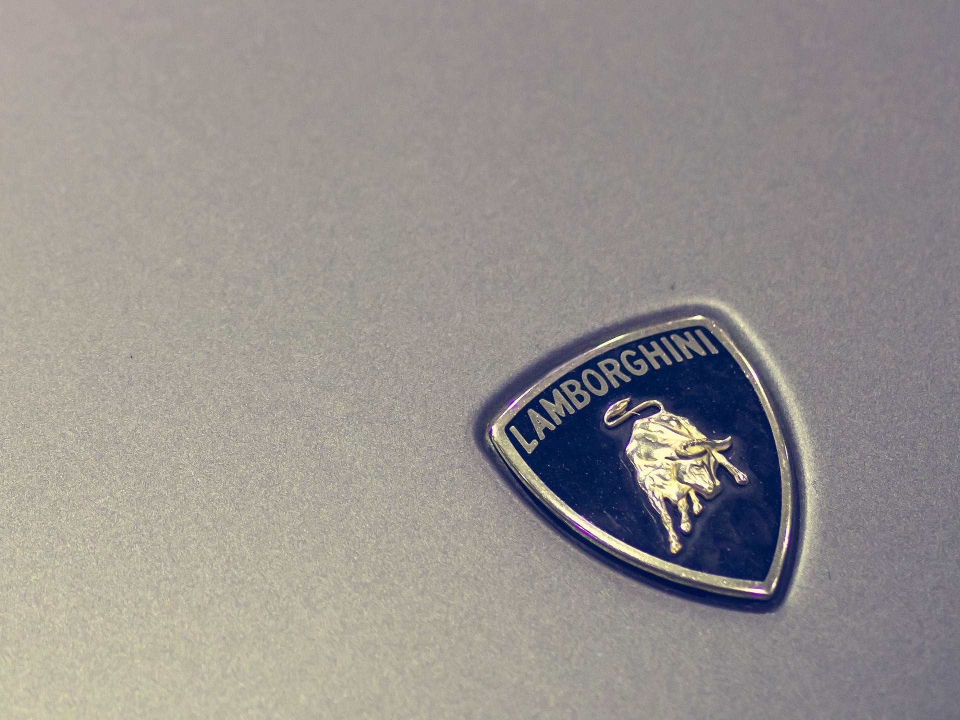 lamborghini-996083_1920.jpg