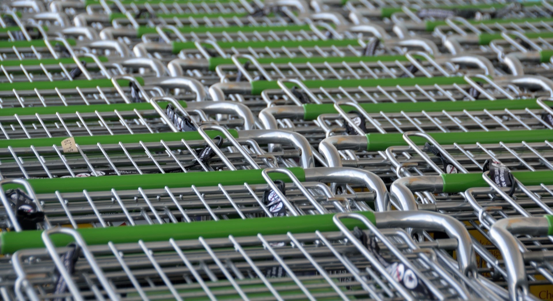 shopping-carts-2077841_1920.jpg
