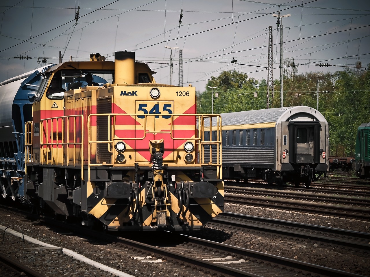 locomotive-1399080_1280.jpg