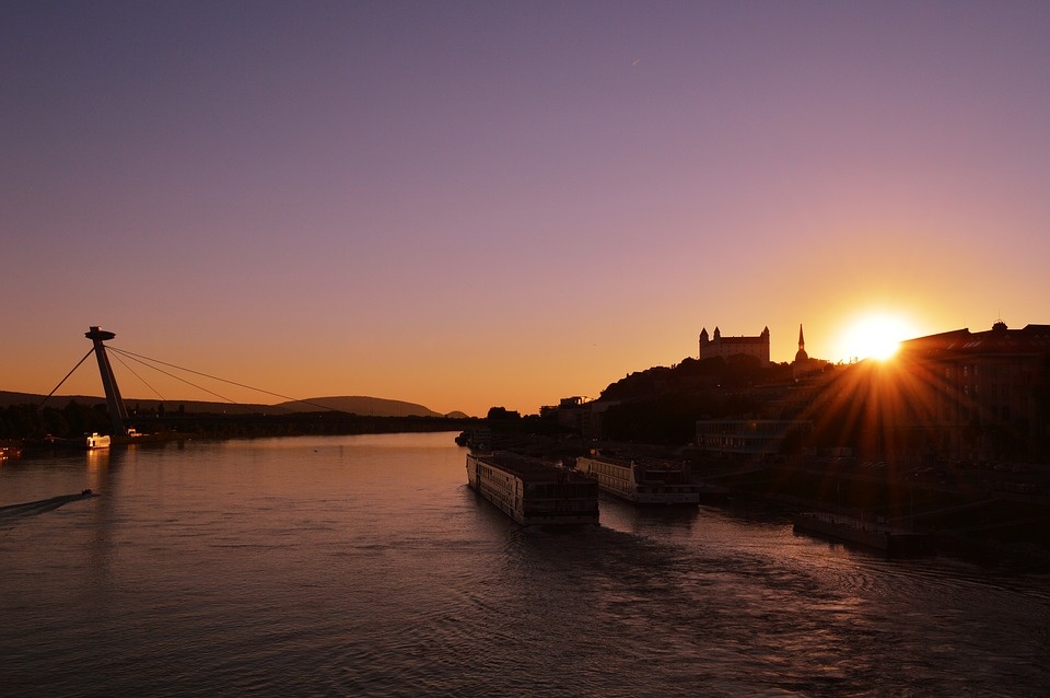 bratislava-2276106_960_720.jpg