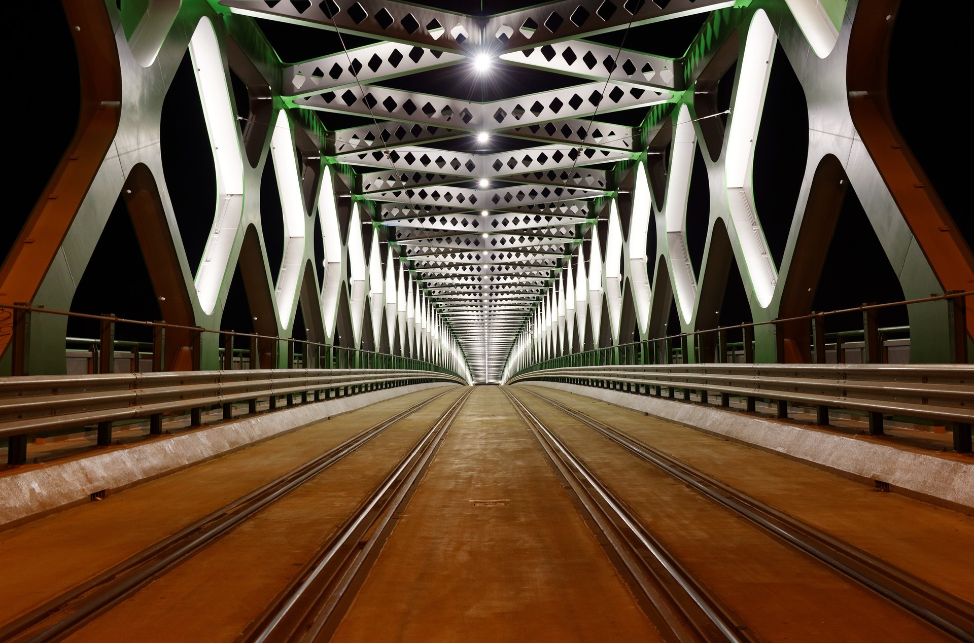 bridge-2546808_1920.jpg