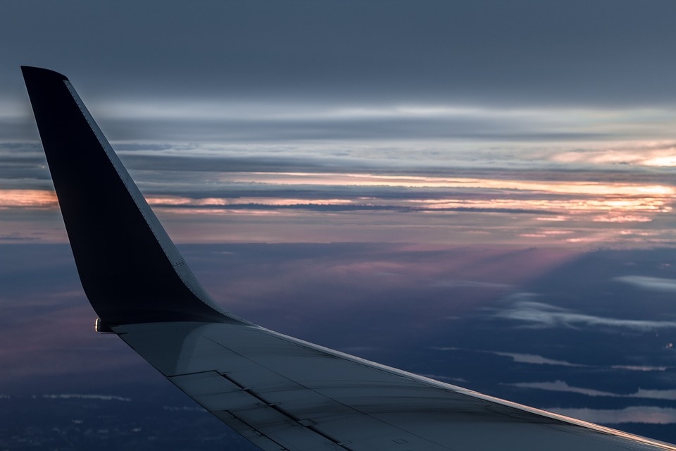 airplane-1938971_960_720.jpg