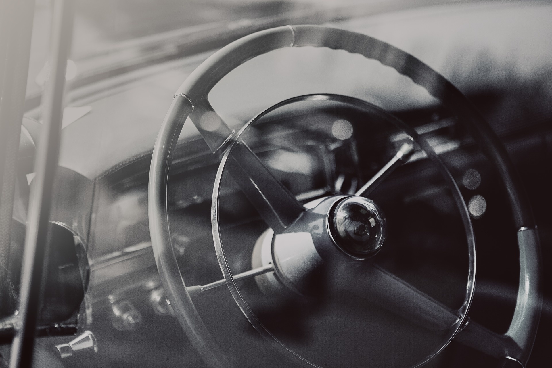 automobile-1839245_1920.jpg