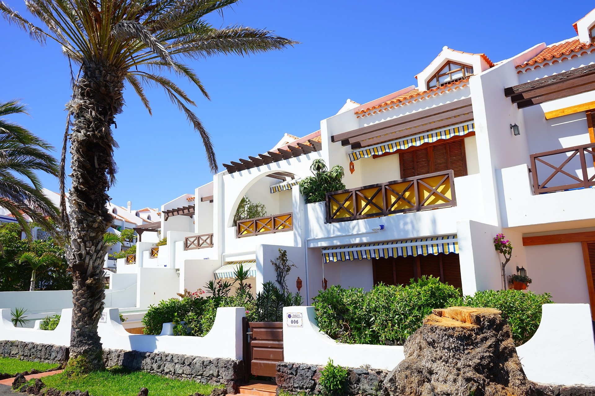 holiday-complex-461633_1920.jpg