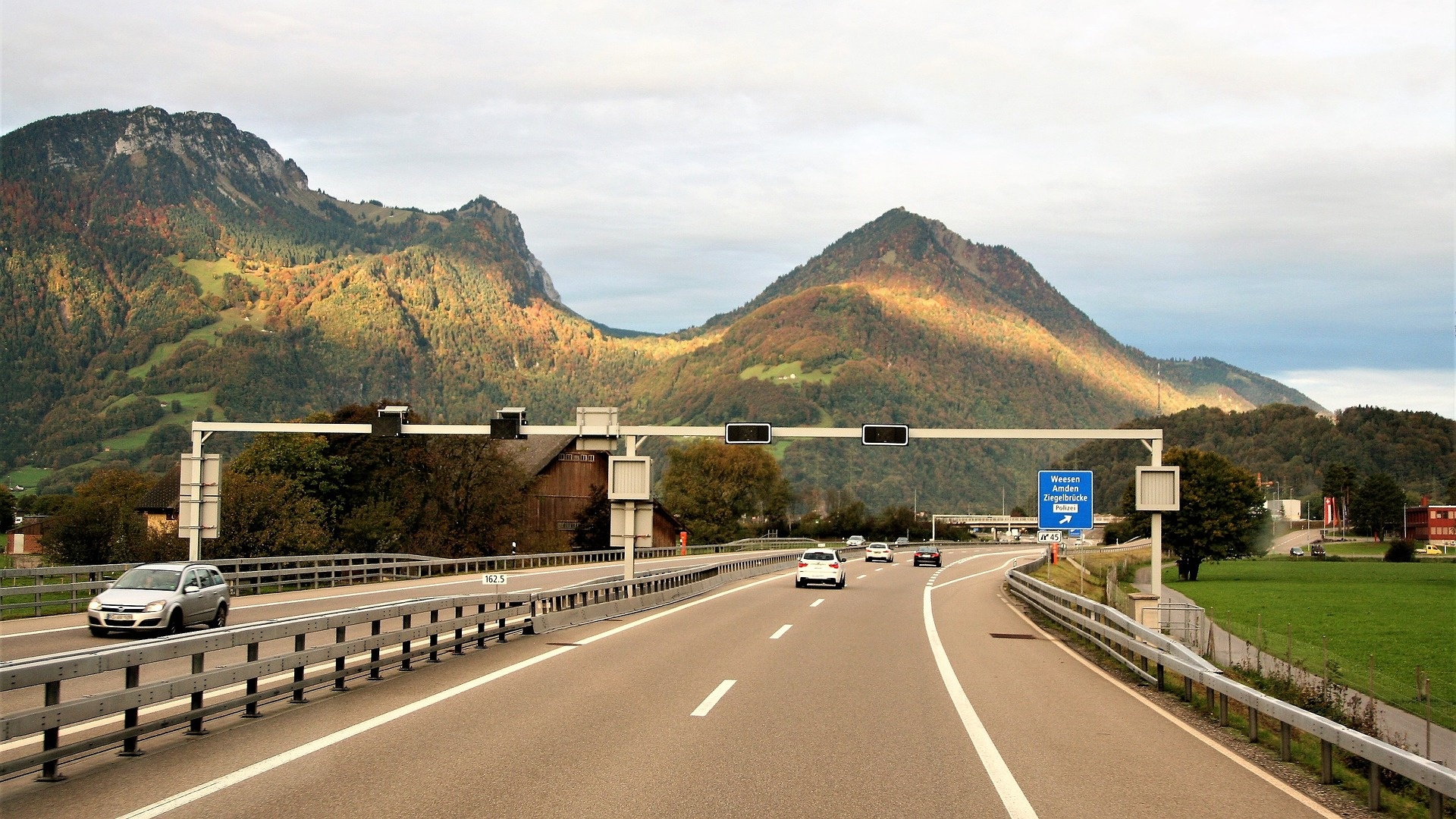 highway-2816788_1920.jpg