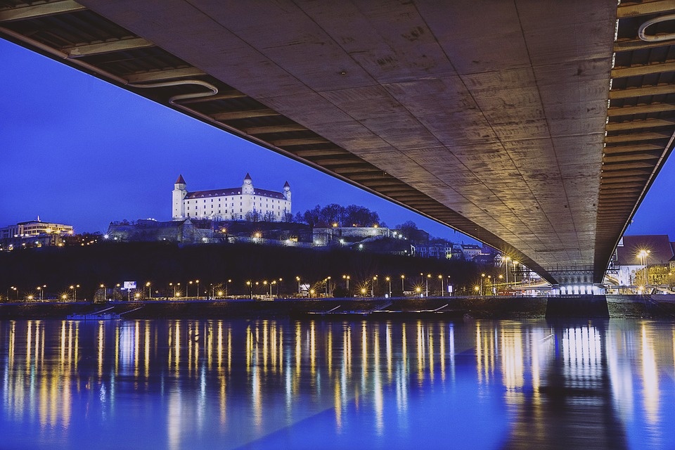 bratislava-2303798_960_720.jpg