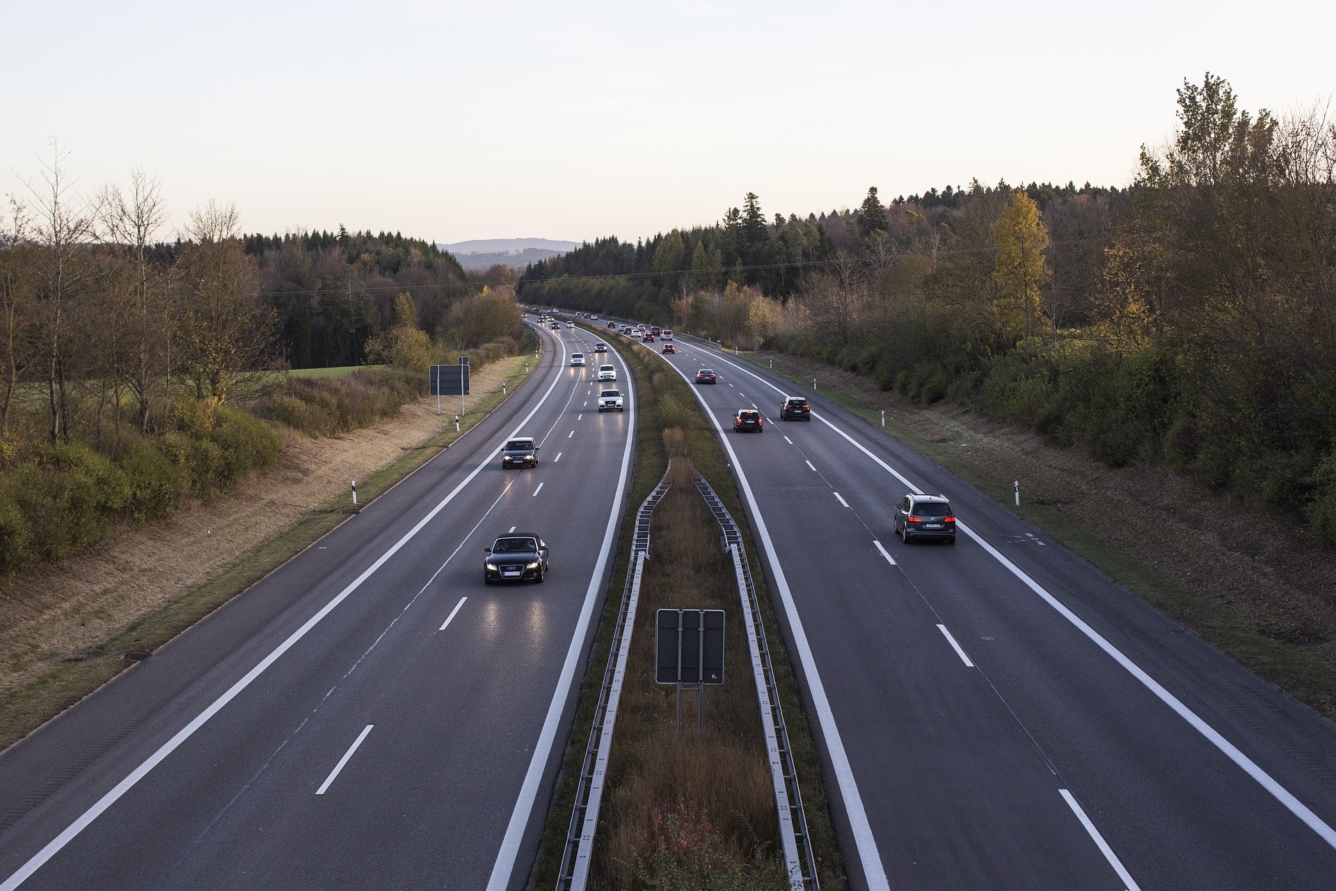 highway-2909336_1920.jpg