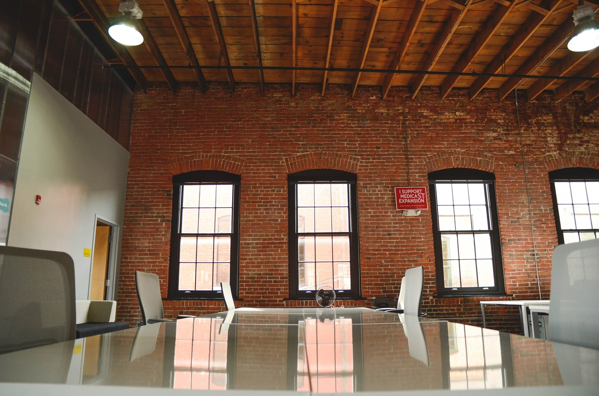 conference-table-593355_1920.jpg