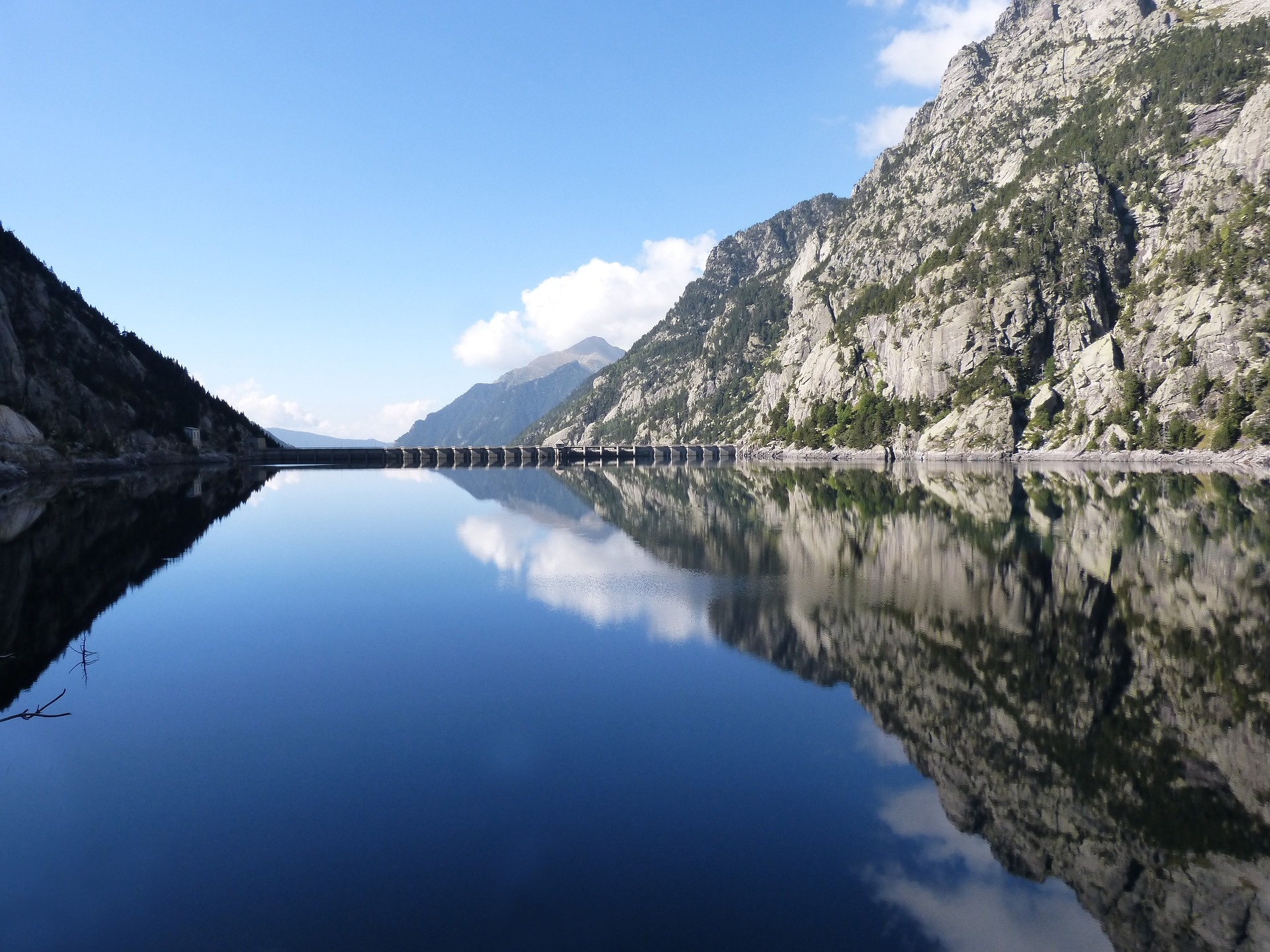 dam-2743312_1920.jpg