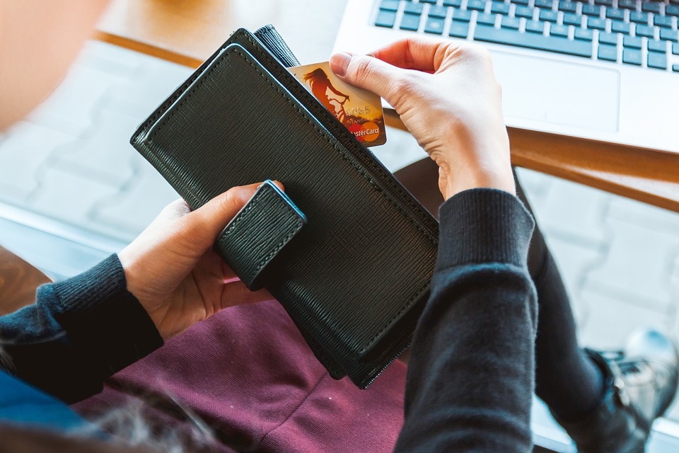 wallet-2125548_960_720.jpg