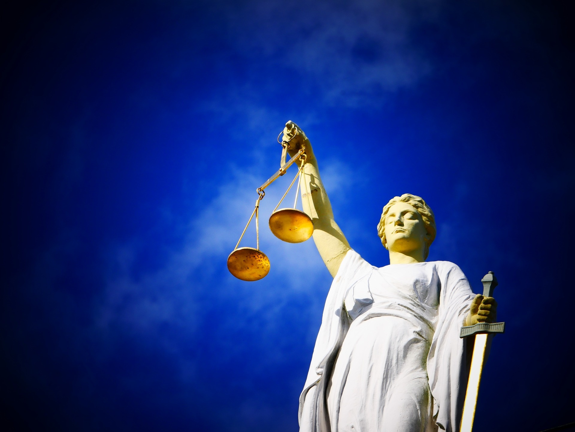 justice-2071539_1920.jpg